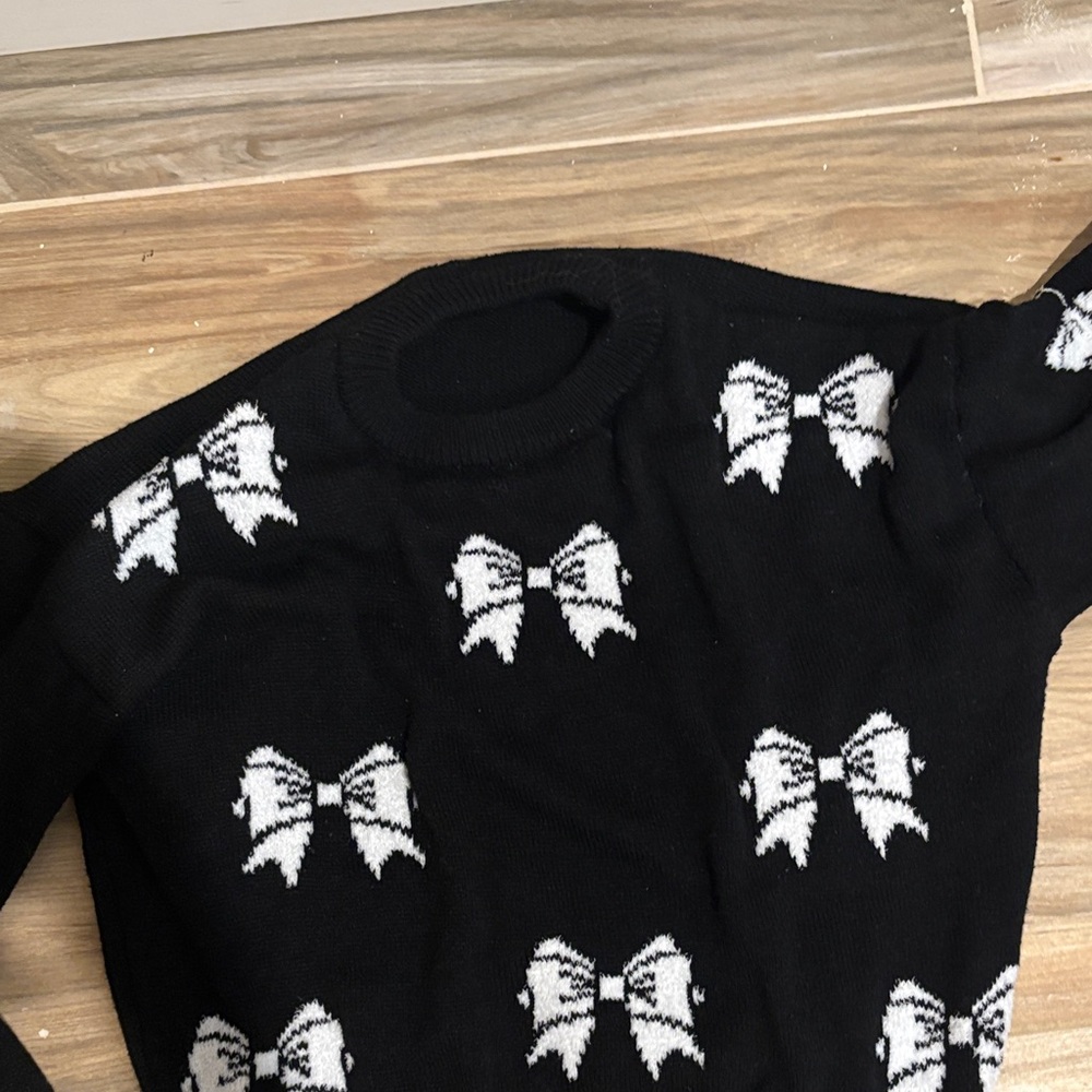 Black and White Bow Pattern Sweater